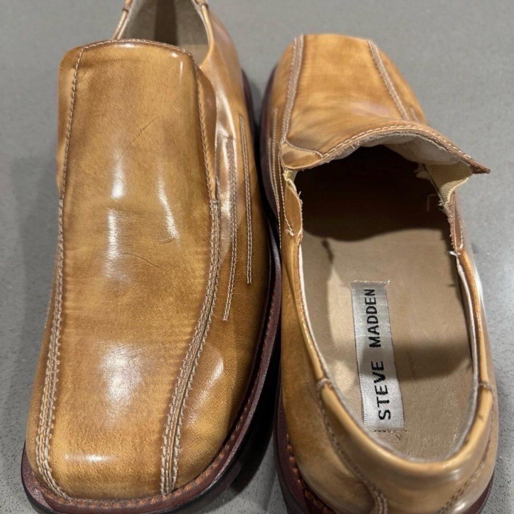 Steve Madden Tan Leather Slip-On Loafer / Dress Shoe Size 8.5 • Stylish Casual
